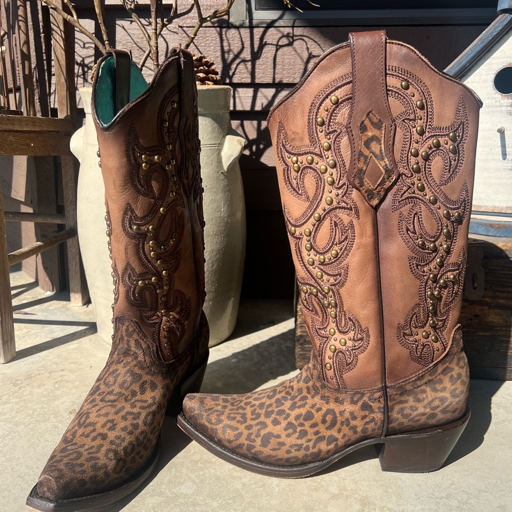 Handcrafted Corral women’s boots size 8